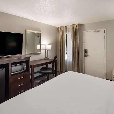 Hotel Clarion Pointe Indianapolis Northeast Castleton Exteriér fotografie